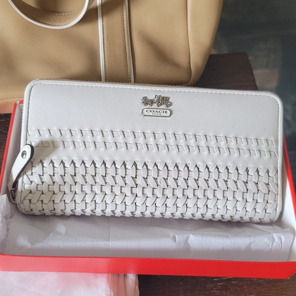 Coach Wallet Zip Around Wallet